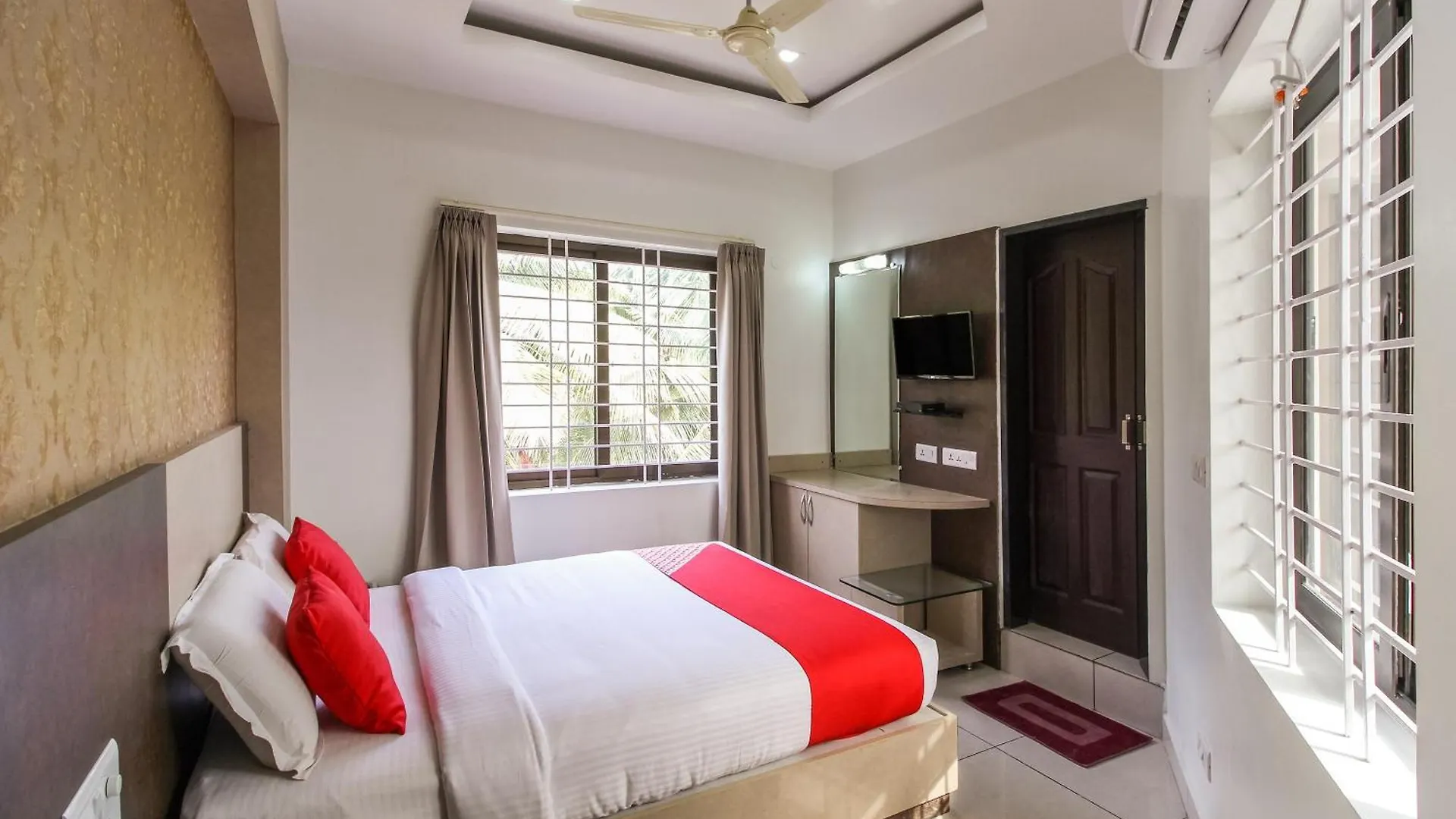 Hotel O Eagle Fantasy Mysore 2*,  India